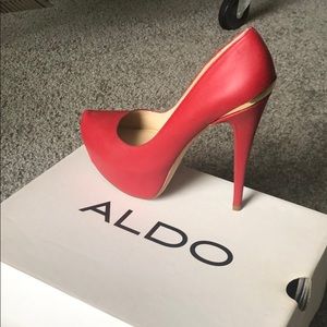 ALDO - Malina red pump w/ gold